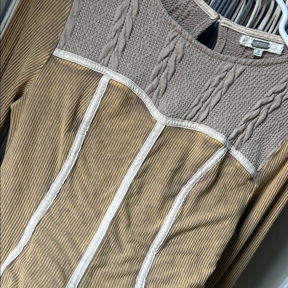 Gimmicks by BKE Tan and Brown Long Sleeve Top - Picture 5 of 8
